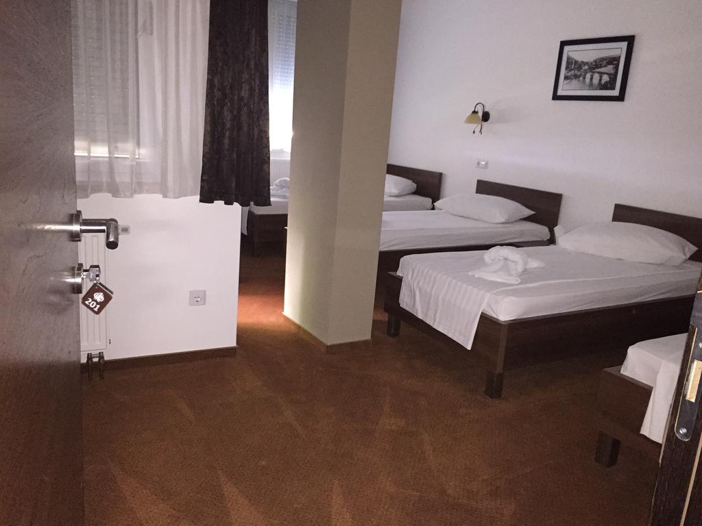 Hotel Oaza Konjic Værelse billede