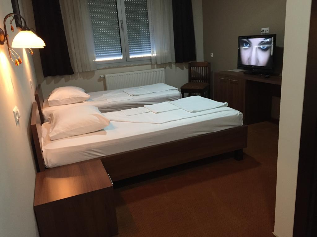 Hotel Oaza Konjic Værelse billede