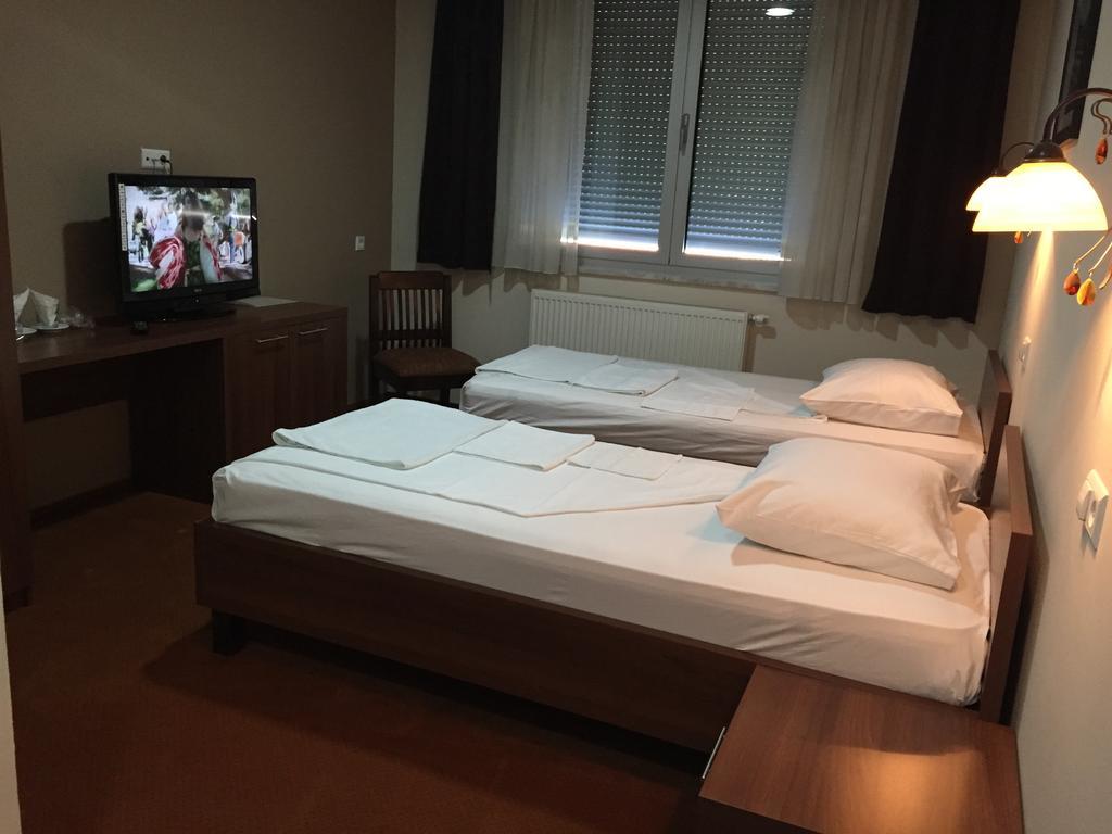 Hotel Oaza Konjic Værelse billede